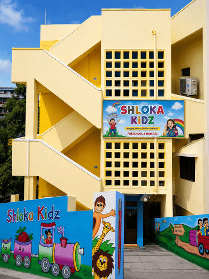 SHLOKA KIDZ SCHOOL logo